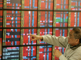 疫情惡化，股市為何上漲？「這個操盤法則」讓你看懂散戶賣、法人買的關鍵原因